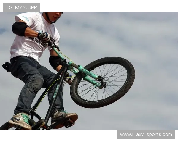 重庆极限运动队与上海极限运动队赛后复盘分析节奏与战术对比